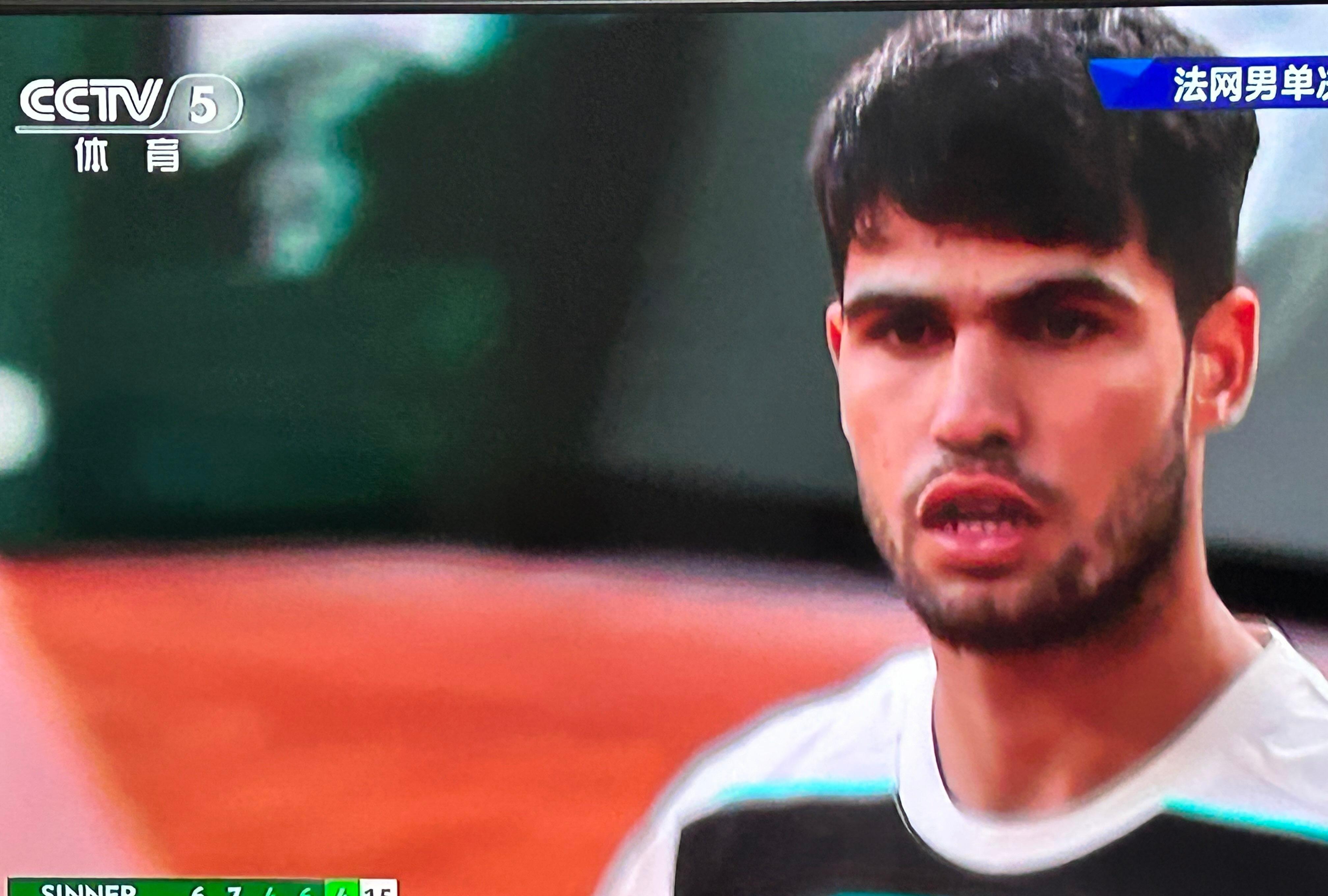 出色发挥引发热议！，阿扎伦卡在利物浦比赛中比赛规则变更赛场气氛高涨-爱游戏