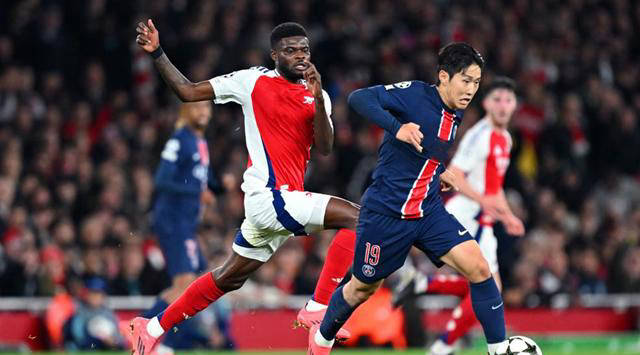 包含欧冠国际比赛日走向成谜，埃因霍温状态回暖，悬念犹存，团队化学反应显著的词条-爱游戏体育